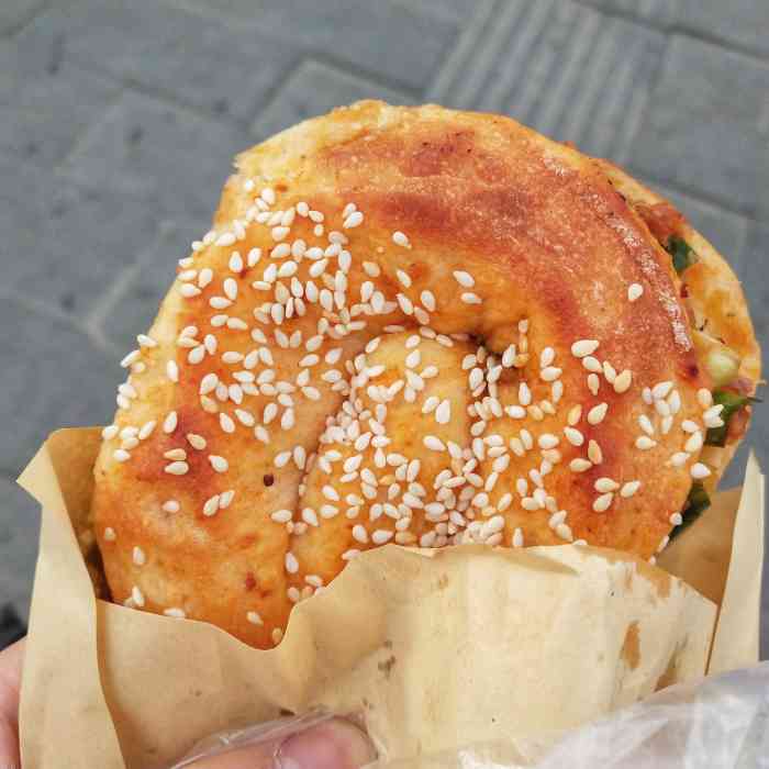 邱记锅盔-"过去小米手机服务部办事就跑这里来买吃的了.