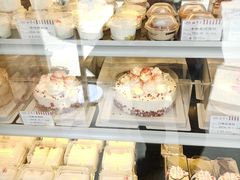 -红宝石·鲜奶小方·海派西点房(南丹店)