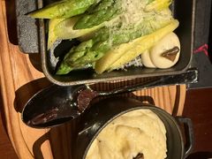 -恰餐厅及酒吧 CHAR Bar & Grill (北京丽都皇冠假日店)