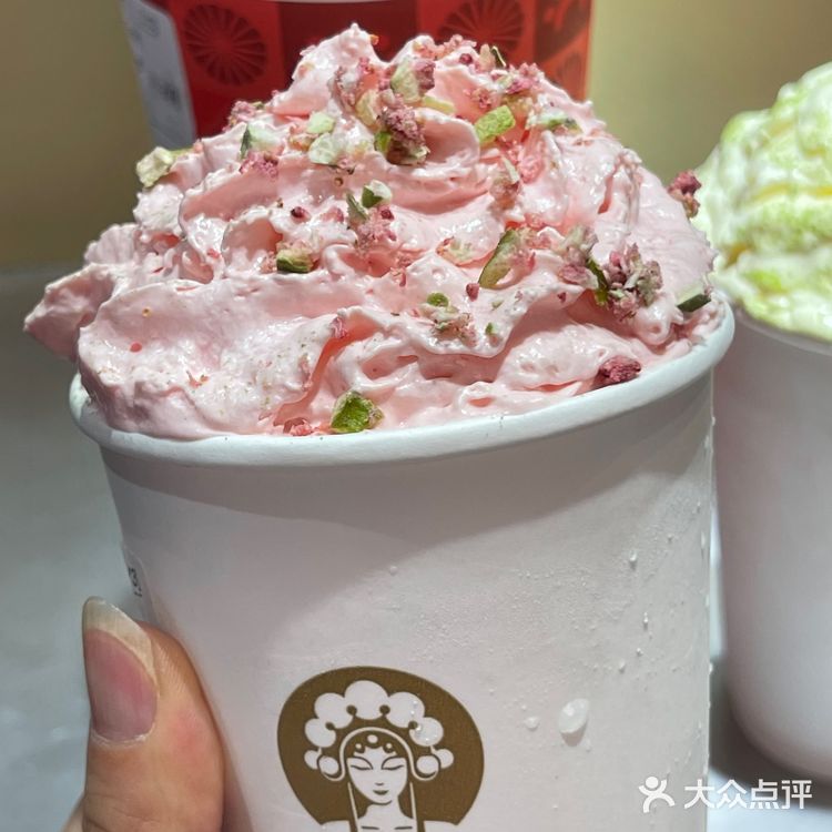 霸王茶姬新品！一口上头！