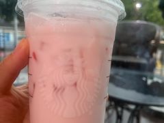 草莓粉粉生咖-星巴克(湖州凤凰时代广场店)
