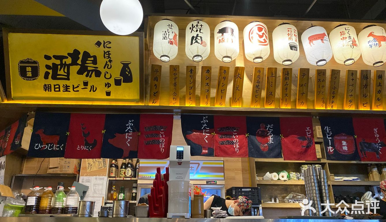 这家烤肉店五点到还要排队一小时，不过值得！