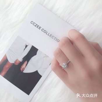 看了很多品牌店的大排档的钻戒设计，感觉审美都已经疲劳