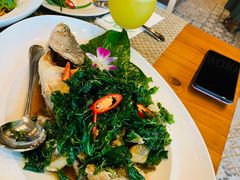 -Chom Cafe and Restaurant