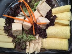 -老牌坊云南鱼豆花火锅(嵩山店)