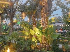 -茅草房·河畔园林火锅