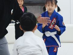 -菠萝格斗巴西柔术训练馆