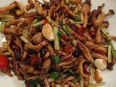 -鑫巴蜀小镇 · 水煮鱼专研店(玉桥店)