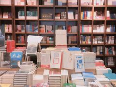 -钟书阁(松江泰晤士小镇店)