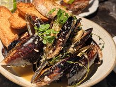 法式青口贝配黄油葡萄酒汁-LESCEDARS Brasserie Bistro香柏树