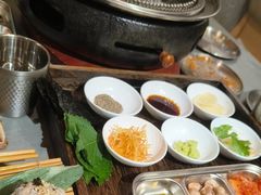 -围炉肉舍丹东海鲜烤肉·烤活鳗(步行街店)