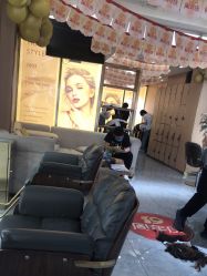-一東造型烫发染发
