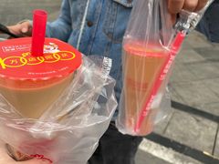 -蜜雪冰城(万达广场外B号门门口外集装箱店)