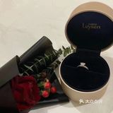 婚戒就要戴个不一样的[微笑]