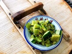 蒜泥黄瓜-三里屯土灶炖公鸡地锅鸡(江东店)
