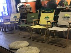 -山野的朋友露营炭火烤肉