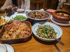 -老滇山寨•云南特色菜•地方菜•民族风情歌舞表演(金碧店)