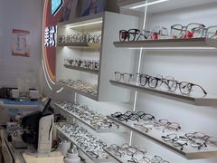 -美式眼镜·授权蔡司.依视路.尼康.豪雅.明月(南翔印象城店)