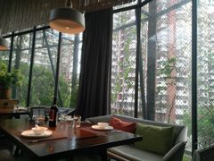 靠窗位-肴约·花园式餐厅(湖里店)