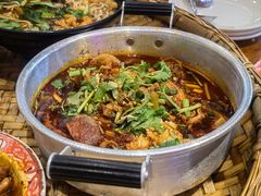 -爆炸头阿姨小四川正宗川味小吃(无任何分店)