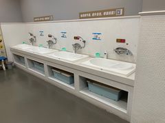 -龙格亲子游泳·水育早教中心(华亿大润发店)