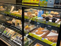 面包甜点陈列柜-星巴克(北京三里屯SOHO一店)