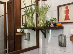 -Cuc Gach Quan Restaurant