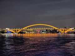 -黄浦江游览十六铺3号码头网红自助餐