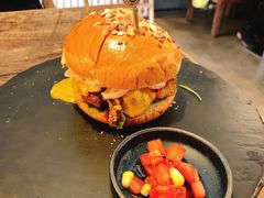 -HIGH FIVE哈福手工汉堡(桂林路店)