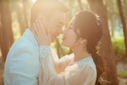 -现代经典婚纱摄影