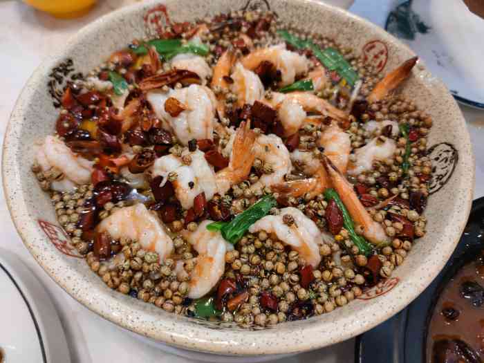 那秦皇岛旅游在大众点评上搜到了这家店评分很高的电就过来了.