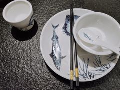 餐具摆设-潮三爷砂锅焗海鲜·生腌·海鲜粥(朝晖店)