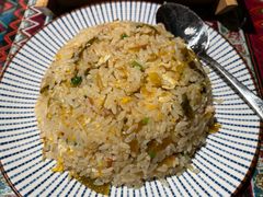 酸菜肉丝炒饭-火塘云南烧烤大排档