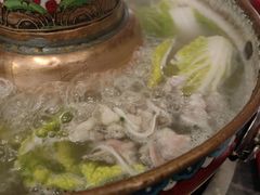 -毛辣果·贵州红酸汤牛肉火锅(西单店)