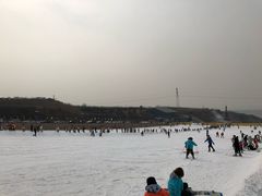 -采薇庄园四季滑雪场