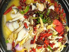 民族草帽雪山乌鱼-桥边小楼·手工云南菜·丽江地标美食
