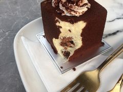 -UNI UNI(环亚凯瑟琳店)