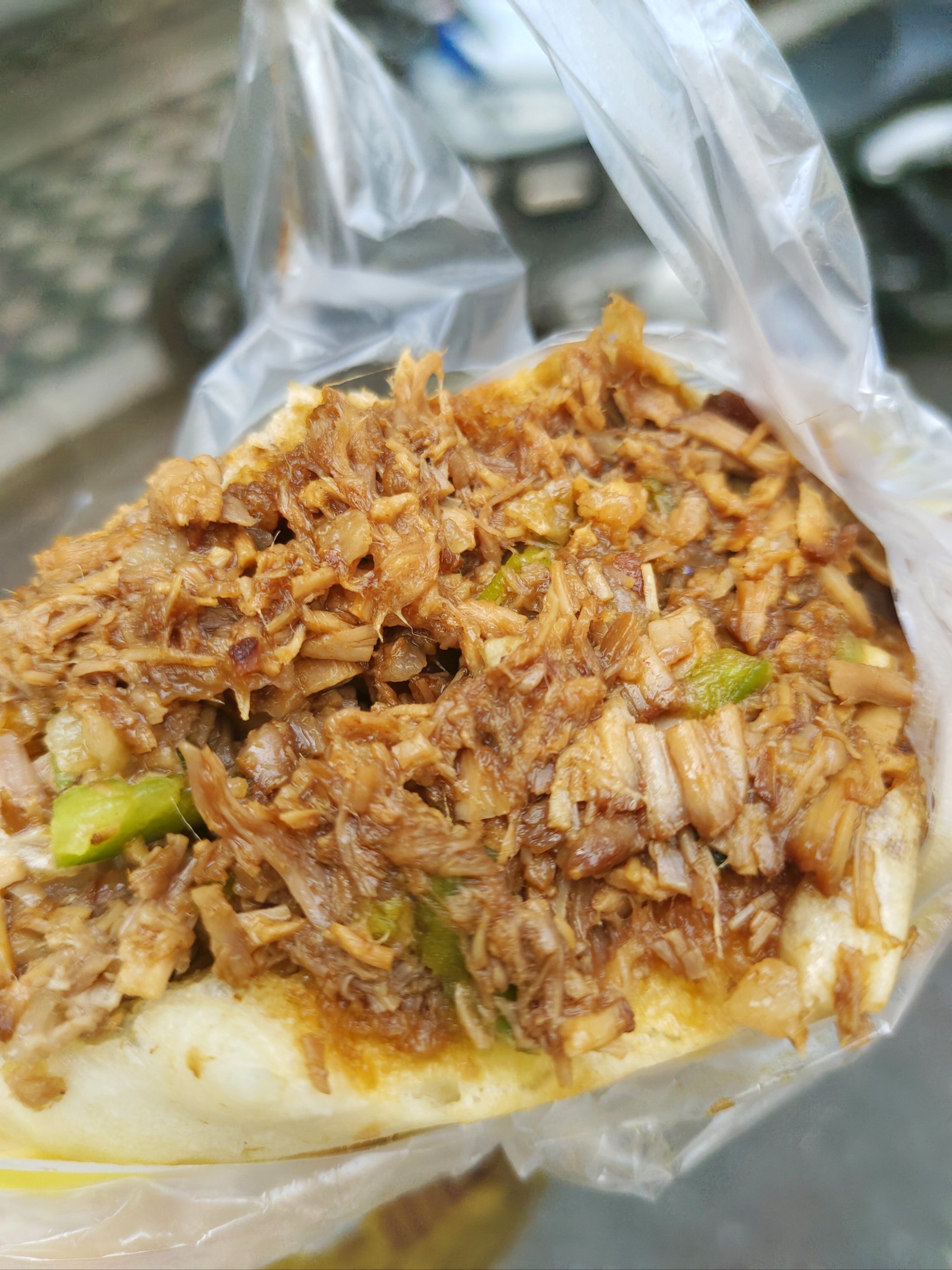 真材实料才能做出好味道 #肉夹馍 #路边摊 「蜜雪冰城(川农店)」