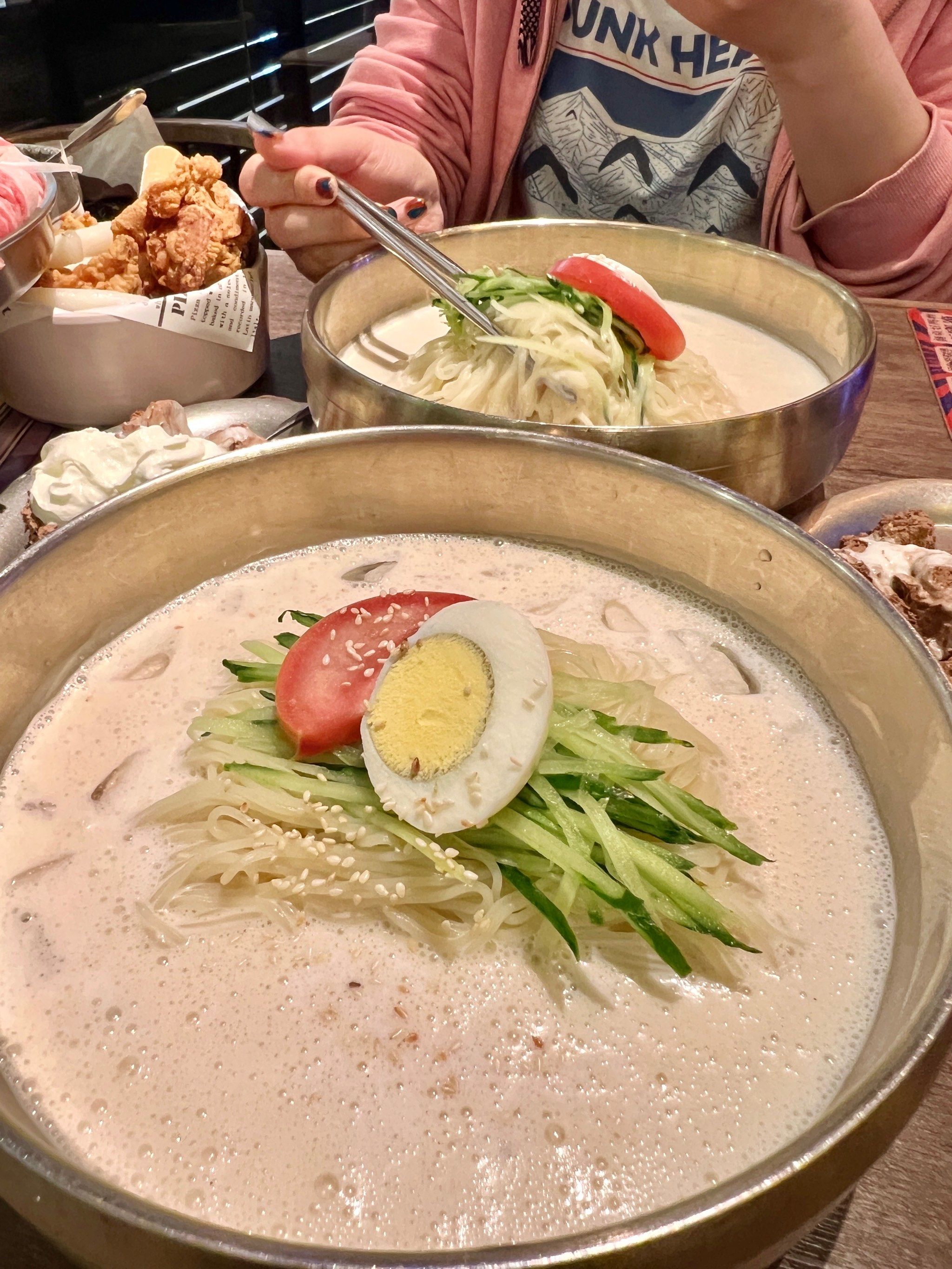 卧卧卧卧!吃到了韩剧同款的豆浆冷面🍜