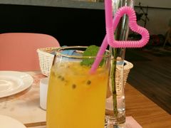 -樱花里音乐餐吧·牛扒椰子鸡(东圃店)