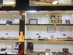 -MiRi眼镜连锁·蔡司·尼康控优点合作店(莘庄店)