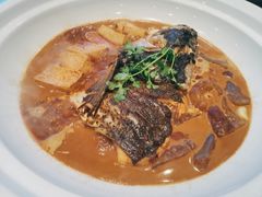 海参烧鱼头-香山湖渔家大院