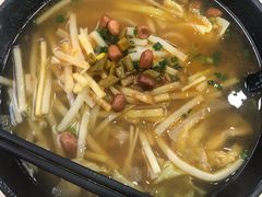 酸辣笋尖粉-龙记桂林米粉(财满街店)