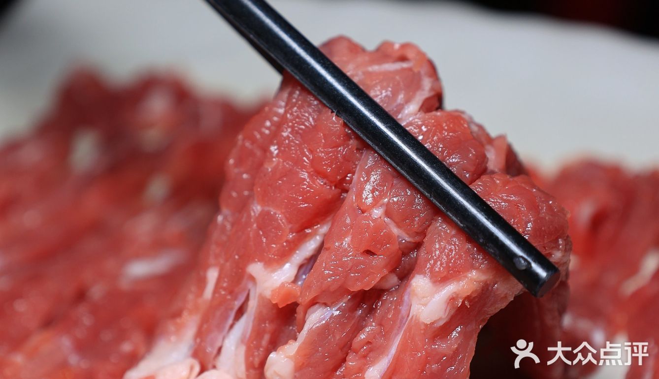 羊肉火锅配烧烤，舌尖上双重享受！