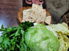 -超越炭火牛蛙火锅鸡(河东店)