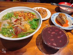 -爆炸头阿姨小四川正宗川味小吃(无任何分店)
