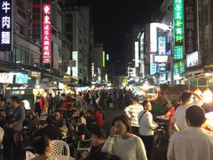-六合夜市