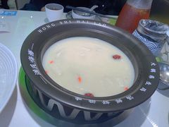 -洪氏嗨捞·广东猪肚鸡·椰子鸡火锅(西咸万象城店)