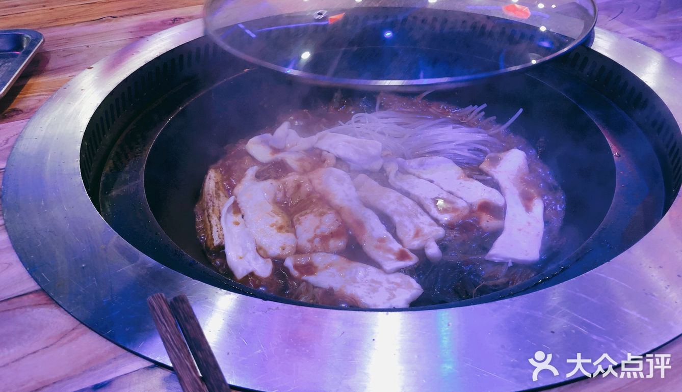 家门口好吃的铁锅炖[调皮]