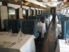 靠窗位-火车头法国西餐厅